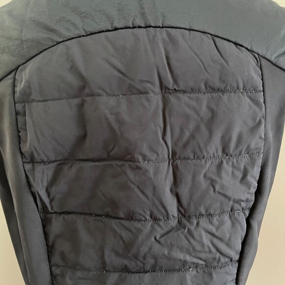 Lululemon Black Lightweight Vest PTP = 17" - Picture 5 of 9